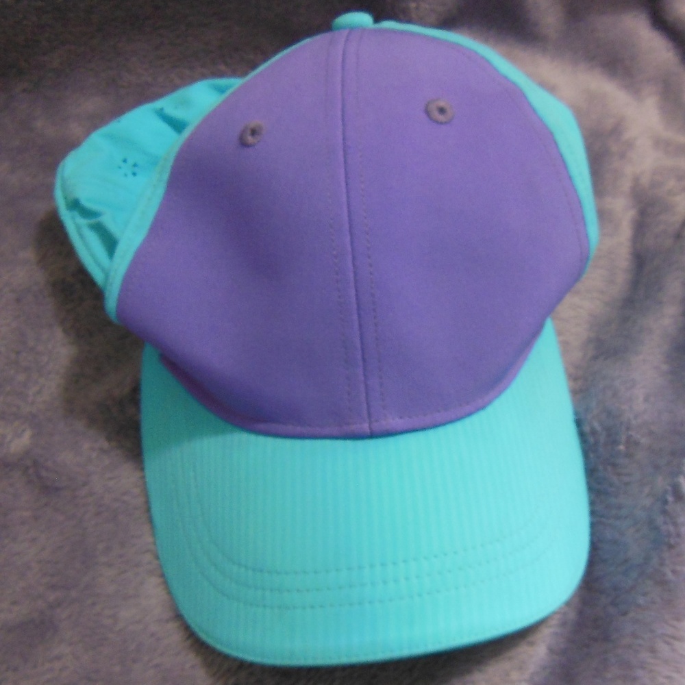Iviva (lululemon) hat